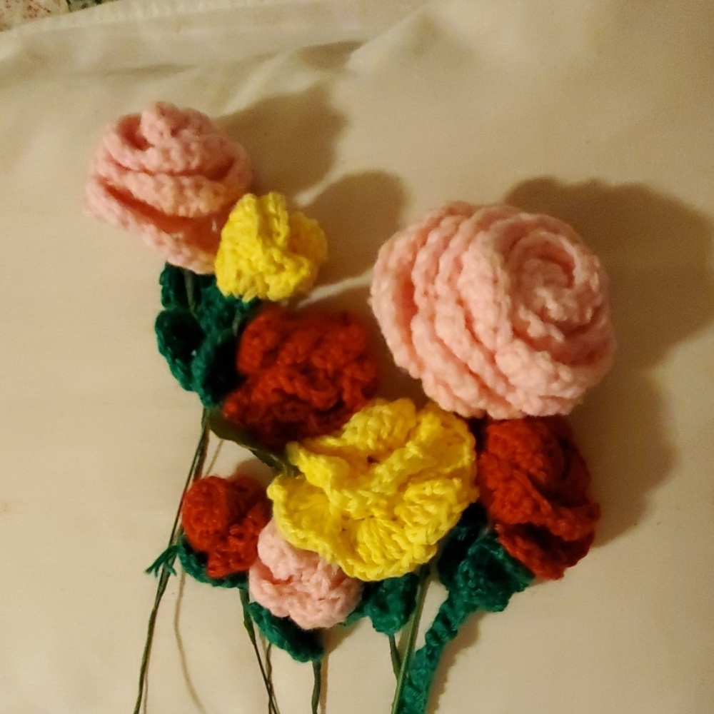 Crochet Rose's and Carnations - Picture 3 of 4
